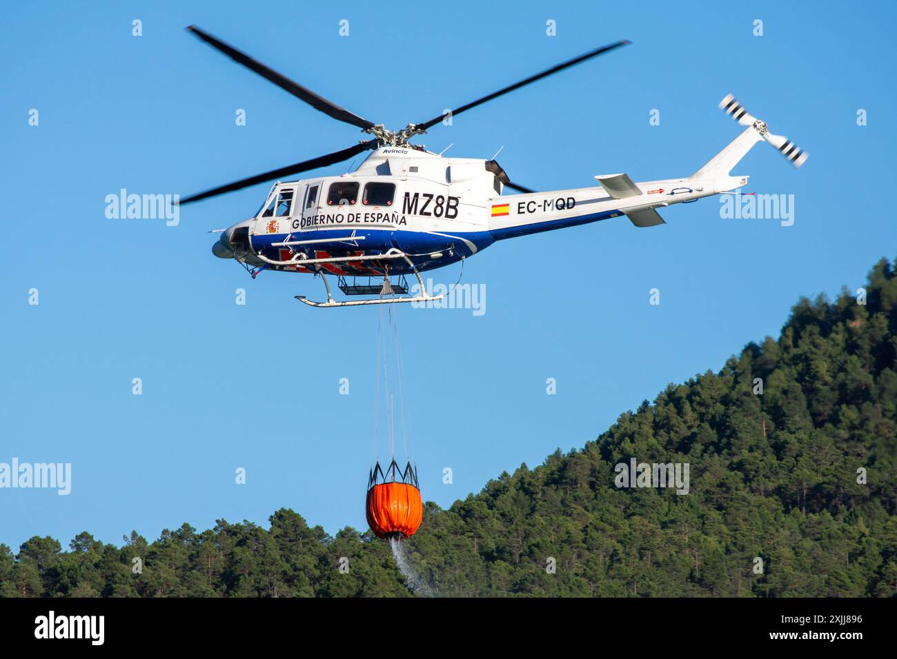 Bell 412 Löschhubschrauber der spanischen Regierung Stockfoto