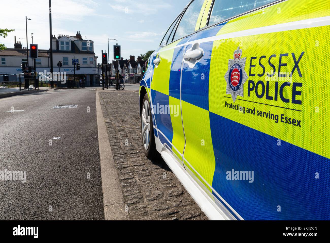 Hamlet Court Road, Westcliff on Sea, Essex, Großbritannien. Juli 2024. Die Polizei hat einen 55-jährigen Mann, Barry Mooney, wegen des Verdachts des Mordes nach dem Tod einer Person nach einer Auseinandersetzung in Westcliff, im Stadtteil Southend on Sea, verhaftet. Eine andere Person wird im Krankenhaus wegen schwerer Verletzungen behandelt, nach dem Ereignis, das gegen 18 Uhr am Donnerstag stattfand. Am Tatort, an dem auch ein forensisches Untersuchungszelt errichtet wurde, ist eine Polizeikordon vorhanden. Die Polizei ruft Zeugen auf. Das tote Opfer wurde Gary Hindle genannt Stockfoto