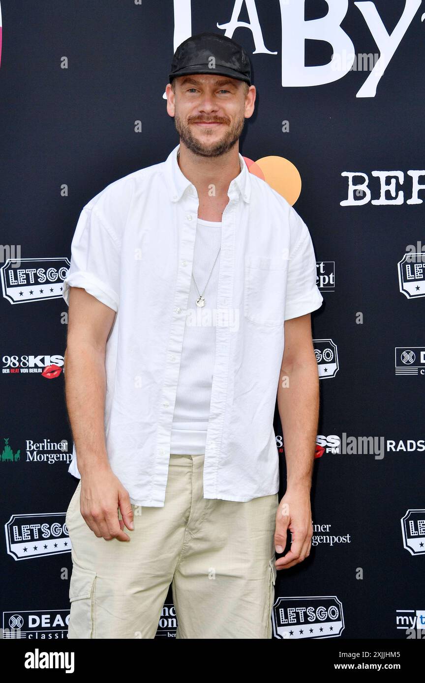 Frederic Heidorn bei der Premiere der internationalen Ausstellung Tim Burton s Labyrinth in der Radsetzerei auf dem RAW-Gelände. Berlin, 18.07.2024 *** Frederic Heidorn bei der Premiere der internationalen Ausstellung Tim Burton s Labyrinth in der Radsetzerei auf dem ROHGELÄNDE Berlin, 18 07 2024 Foto:Xn.xKubelkax/xFuturexImagex Labyrinth 4802 Stockfoto