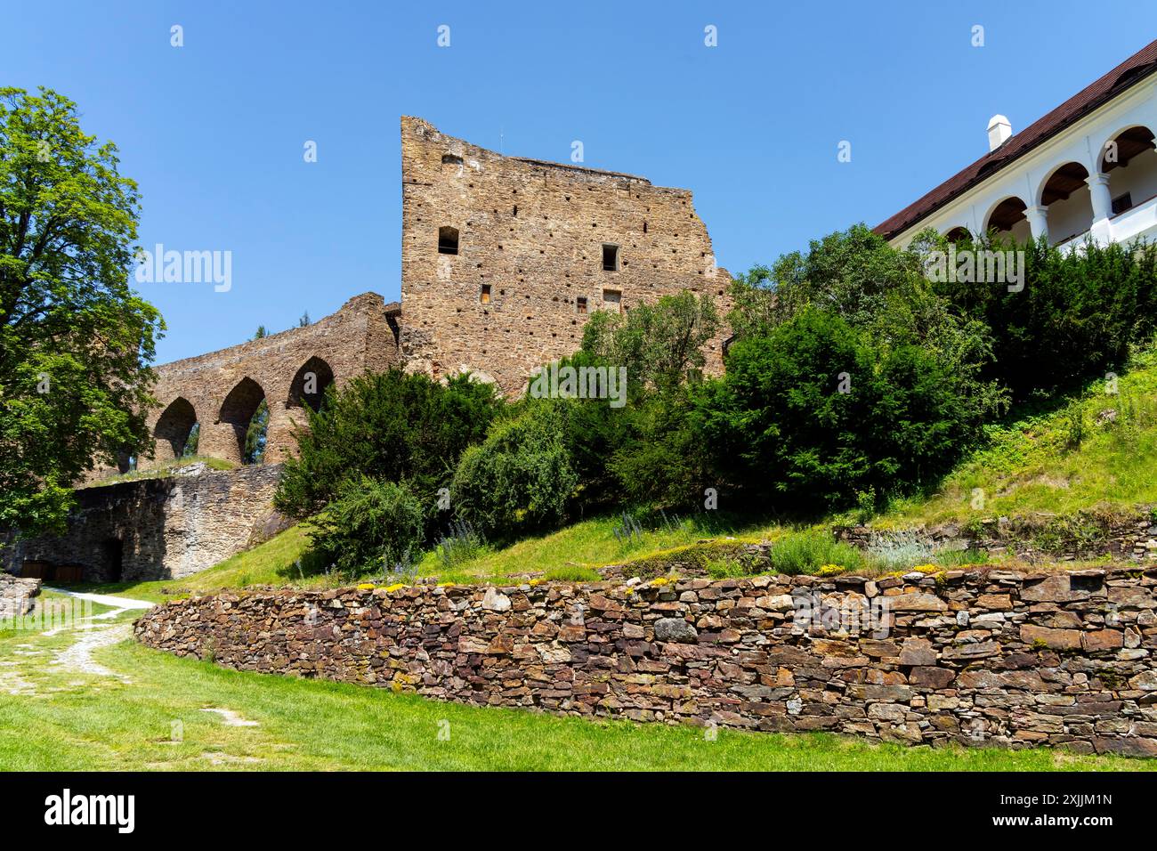 Schloss Kasperk (Hrad Kasperk), Tschechische Republik. Das Schloss Kasperk ist eine mittelalterliche Burg am Fuße des Nationalparks Sumava. Mit seiner Höhe Stockfoto