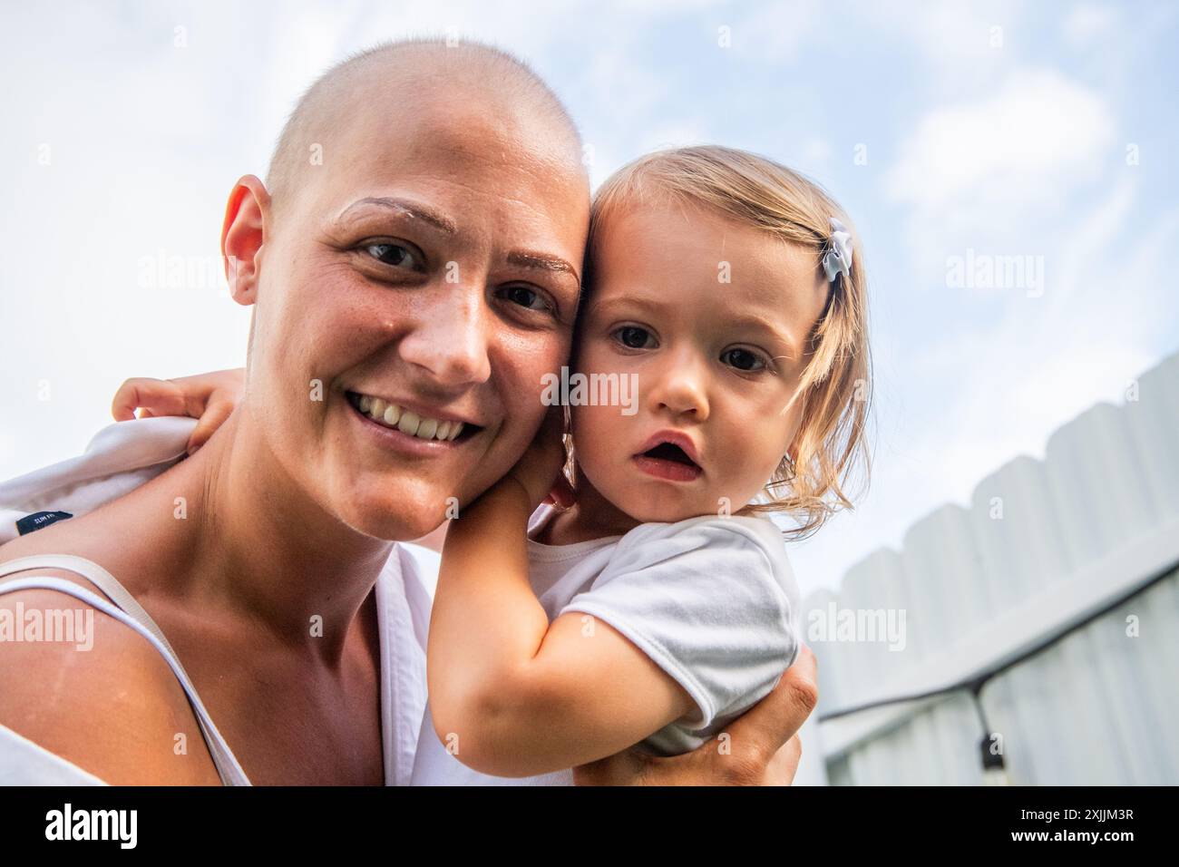 Umweltporträt einer Mutter und eines Kleinkindes Stockfoto