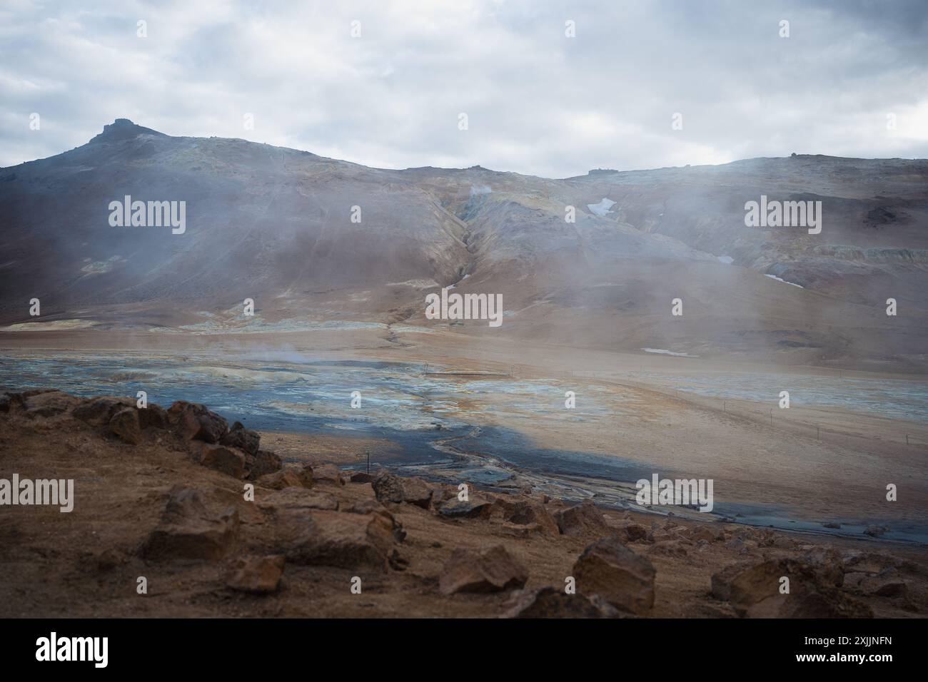 Blick auf das geothermische Gebiet von Hverir in der Nähe von Myvatn Stockfoto