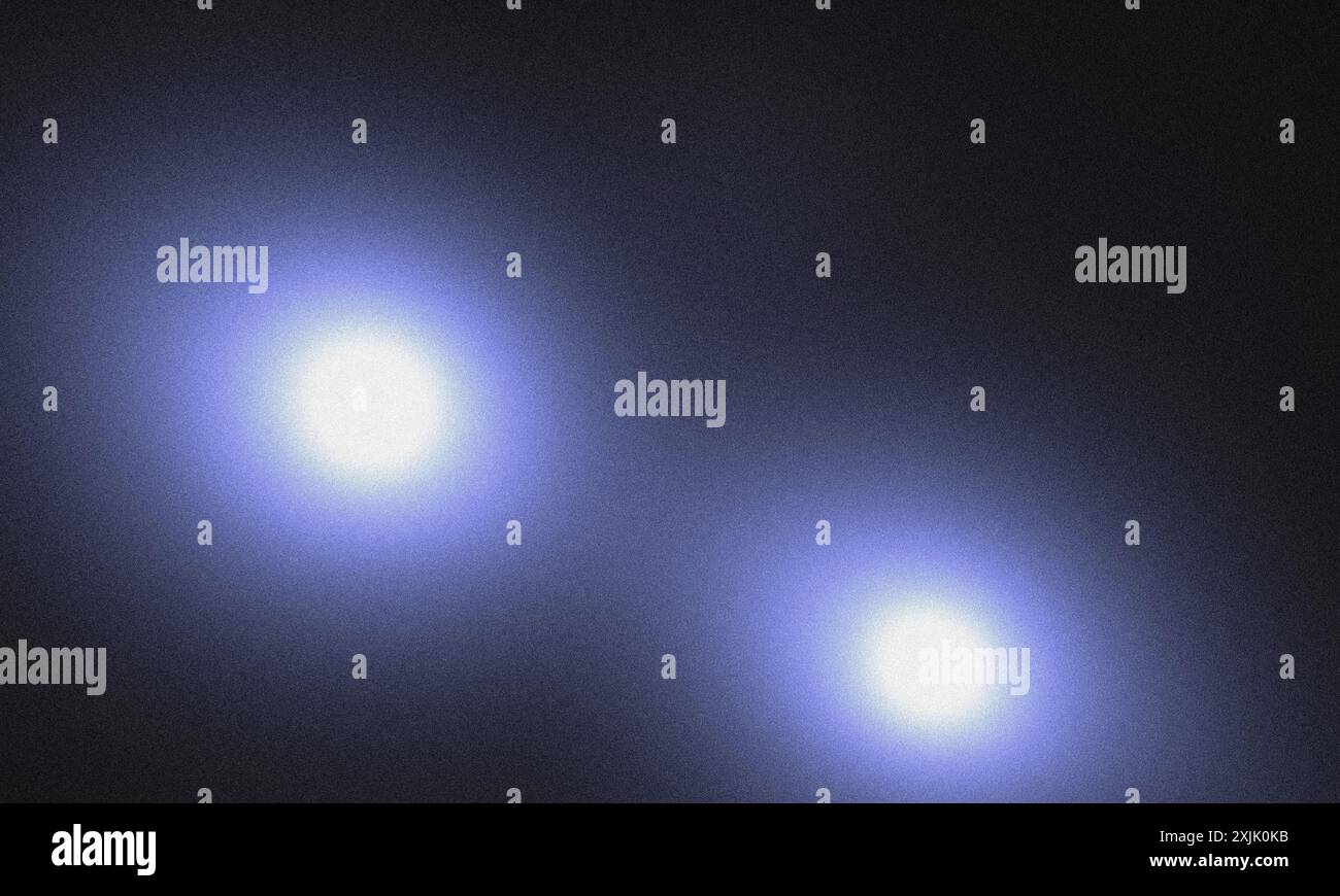 Hellblaue Lichter beleuchten einen dunkelblauen Hintergrund mit Platz für Text Stockfoto