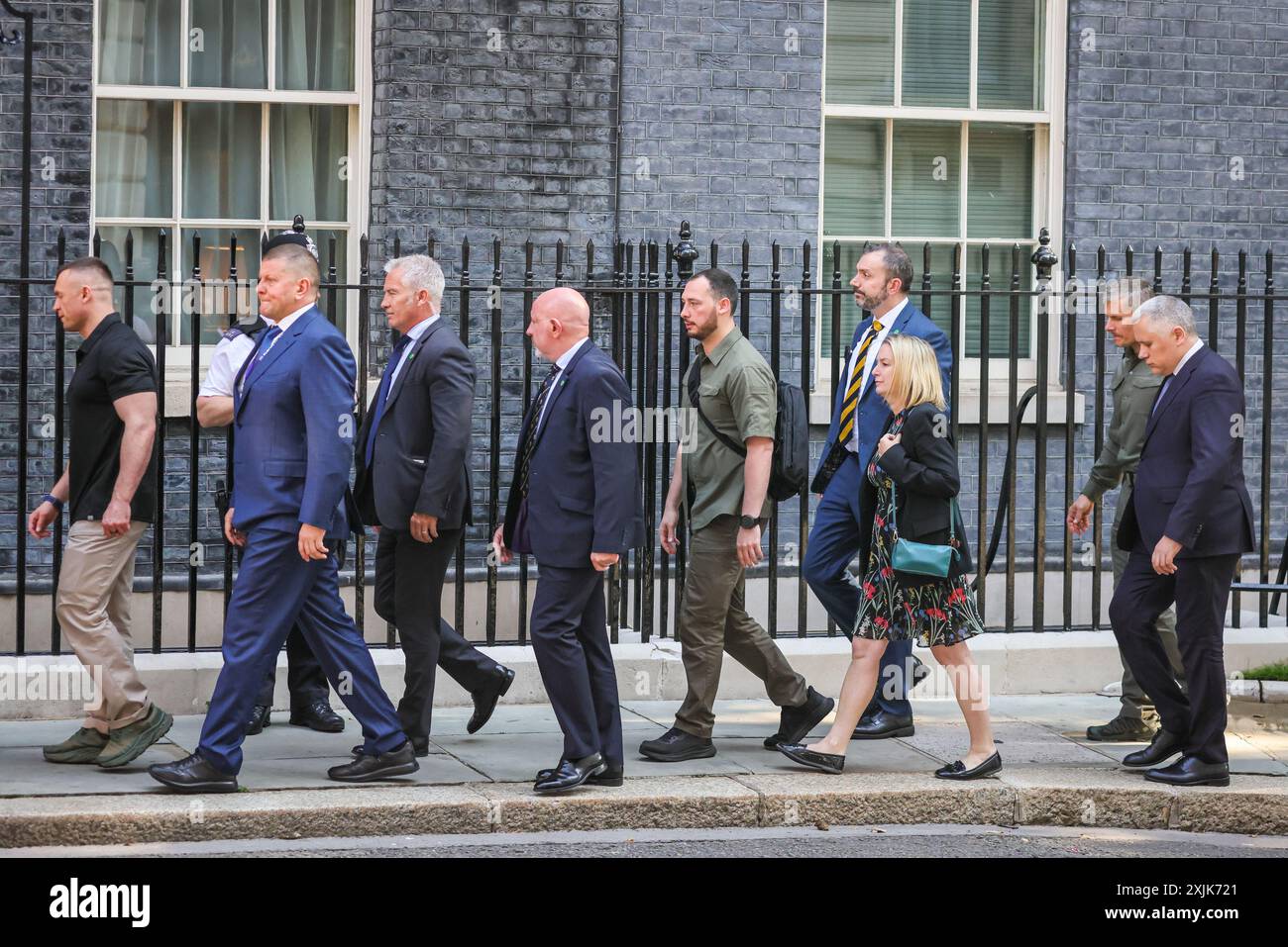 London, 19. Juli 2024. Das ukrainische Regierungsteam, einschließlich hochrangiger Persönlichkeiten und anderer Beamter aus der Umgebung, wird heute während des Besuchs von Präsident Zelenskyy in London in der Downing Street gesehen. Quelle: Imageplotter/Alamy Live News Stockfoto