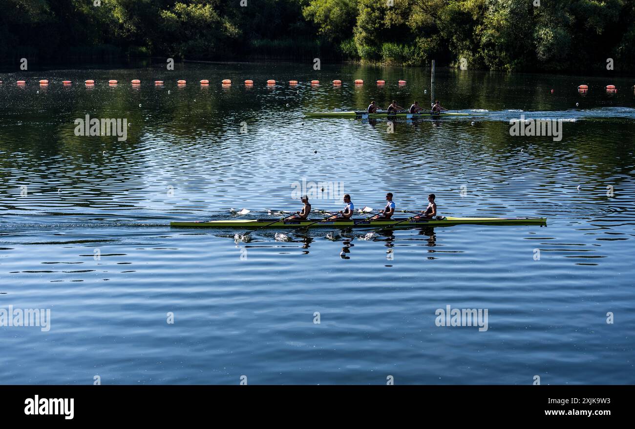 Die britischen Herren-Vierfach-Skulls Tom Barras, Callum Dixon, Matt Haywood und Graeme Thomas während eines Trainings am Redgrave Pinsent Rowing Lake, Reading. Bilddatum: Freitag, 19. Juli 2024. Stockfoto