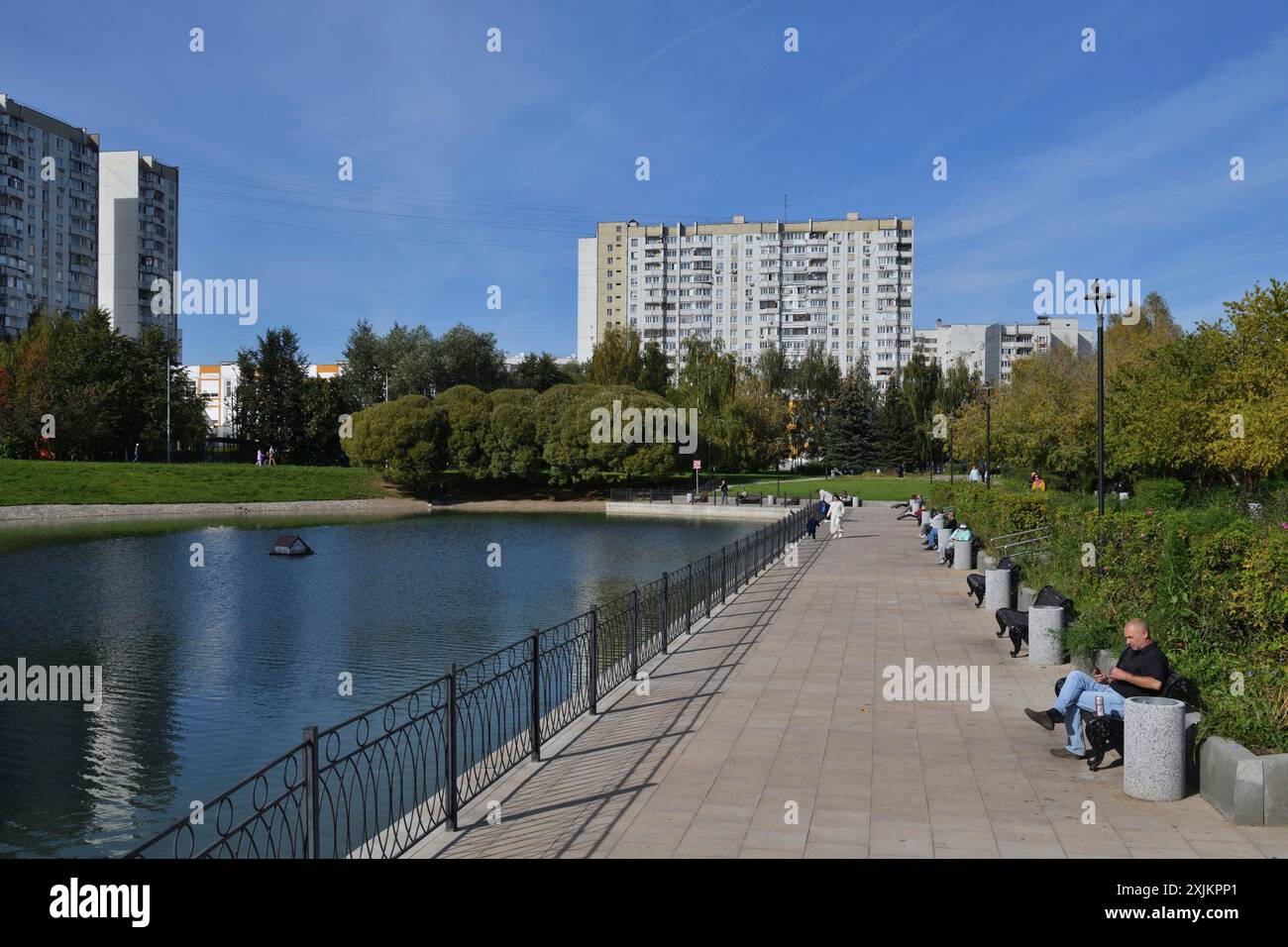 Moskau, Russland, 17. September. 2023. Uferung des Michailowski-Teiches in Zelenograd Stockfoto