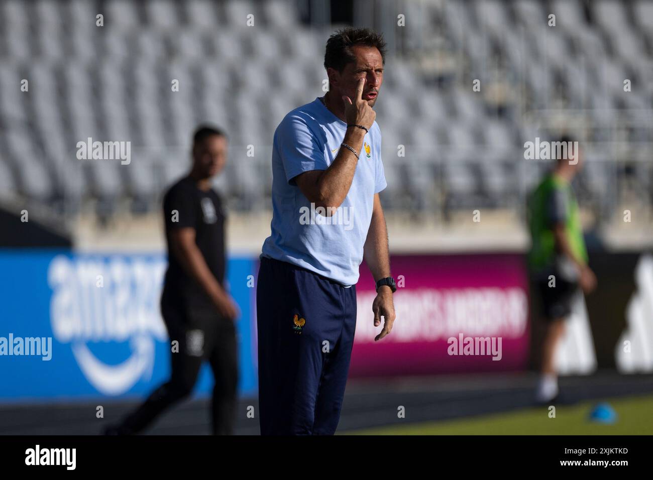 Kaunas, Litauen, 17. Juli 2024. Cheftrainer Philippe Joly aus Frankreich gibt während des Finalspiels der UEFA-U19-Meisterschaft 2023/2024 in der Gruppe A zwischen Litauen und Frankreich im Darius- und Girenas-Stadion in Kaunas, Litauen, Gesten aus. Juli 2024. Quelle: Nikola Krstic/Alamy Stockfoto