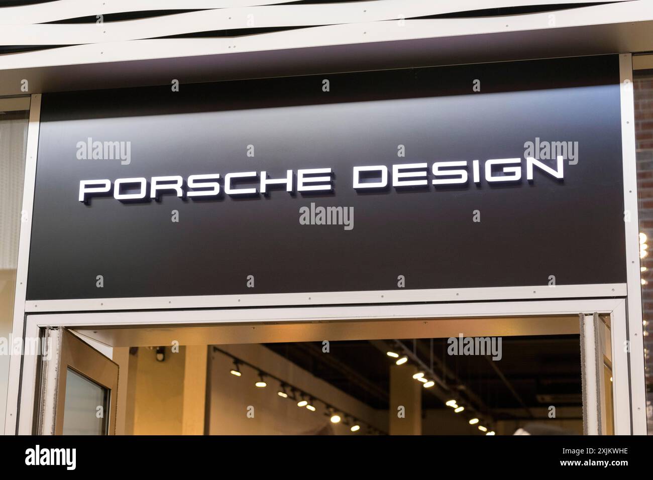Logo des Automobilherstellers PORSCHE DESIGN Stockfoto