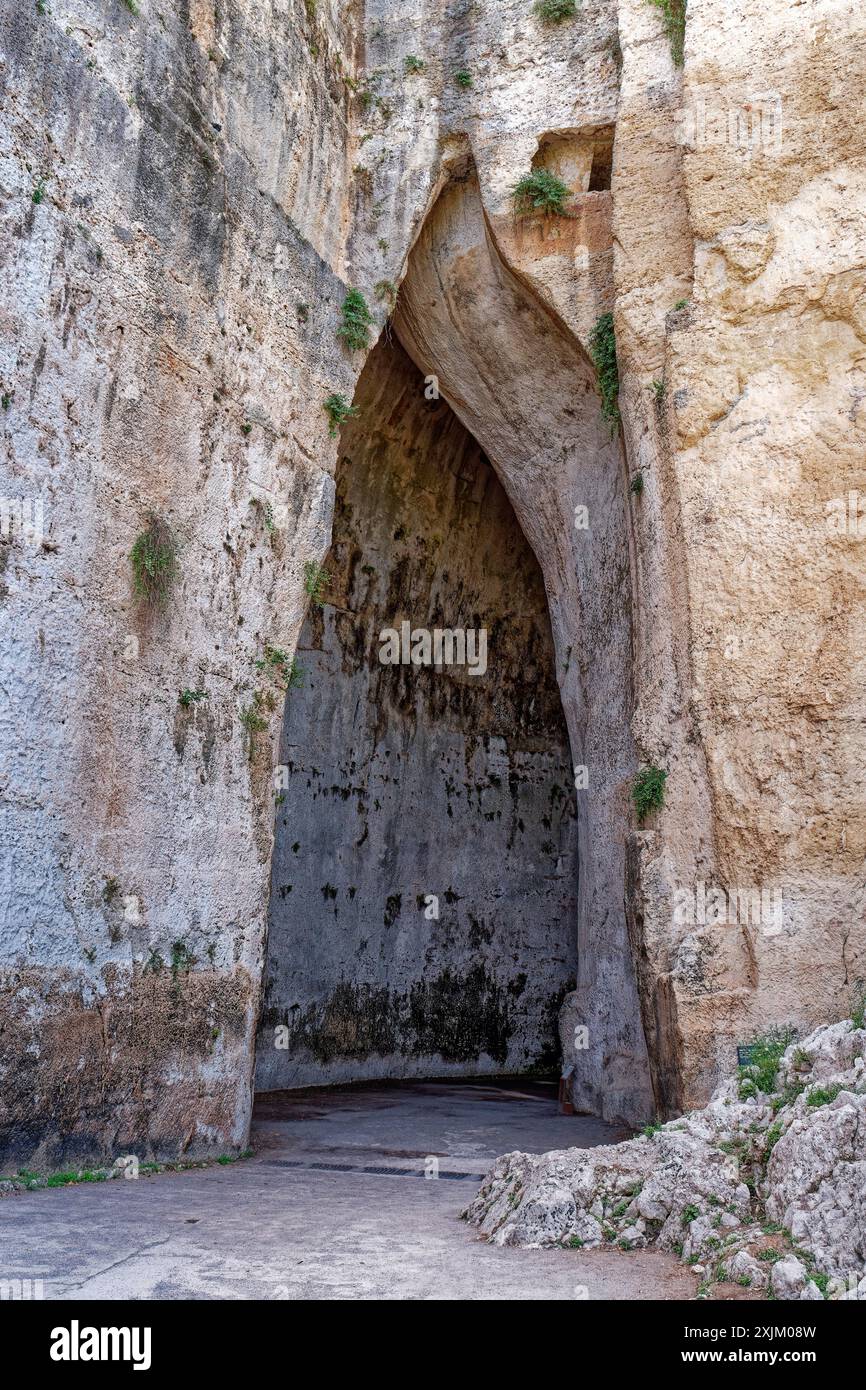 Orecchio di Dionisio, das Ohr des Dionysius, im Gemeindeparco Archeologico Neapolis. Syrakus, Sizilien, Italien, Südeuropa Stockfoto