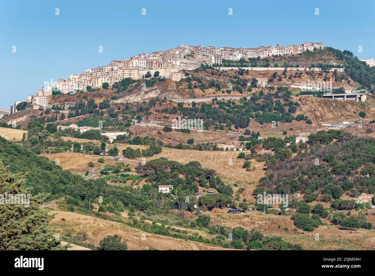 Die sizilianische Stadt Gangi liegt auf einem Hügel. Sizilien, Italien, Südeuropa Stockfoto