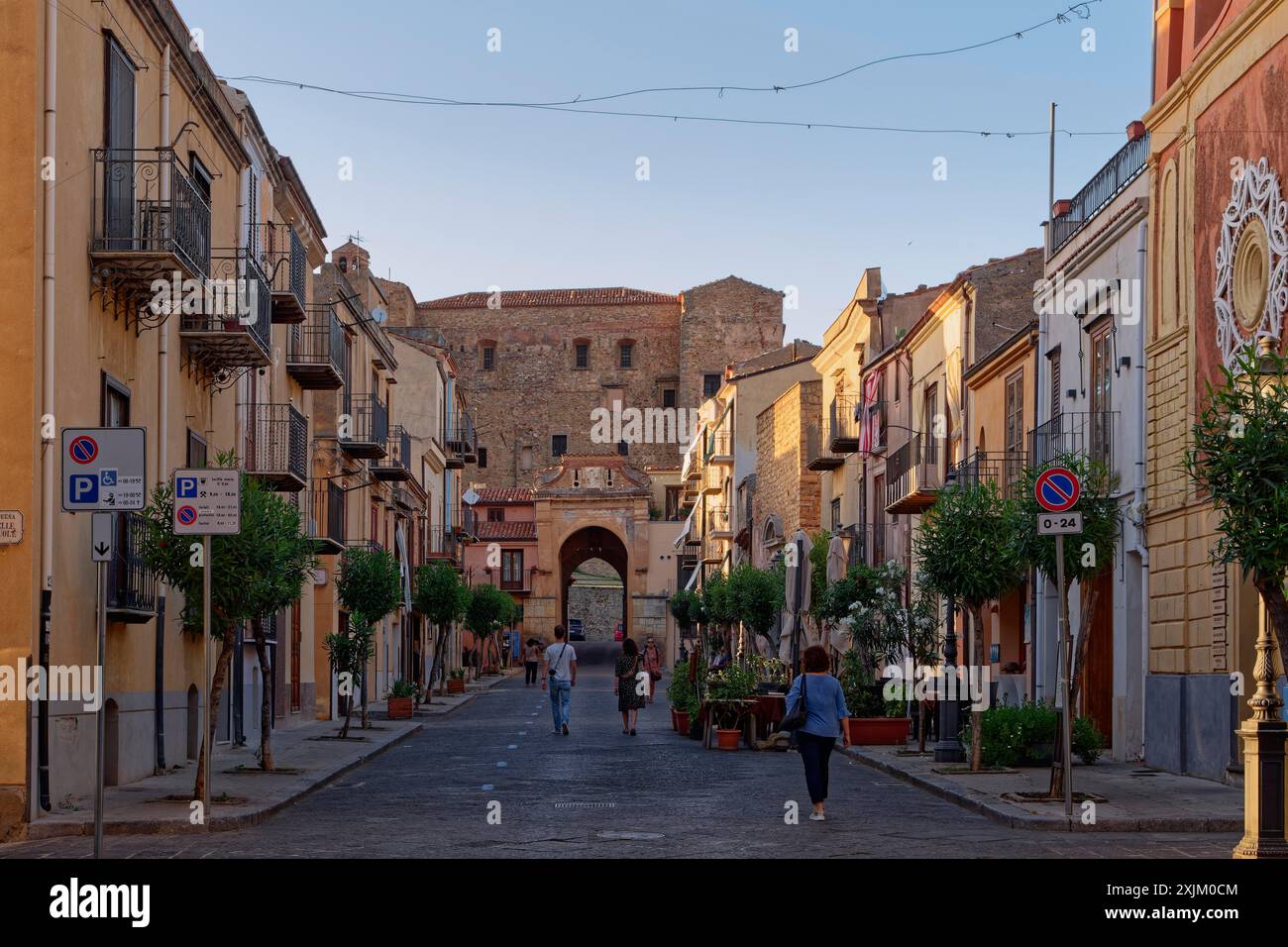 Das alte Stadtzentrum der sizilianischen Stadt Castelbuono. Sizilien, Italien, Südeuropa Stockfoto