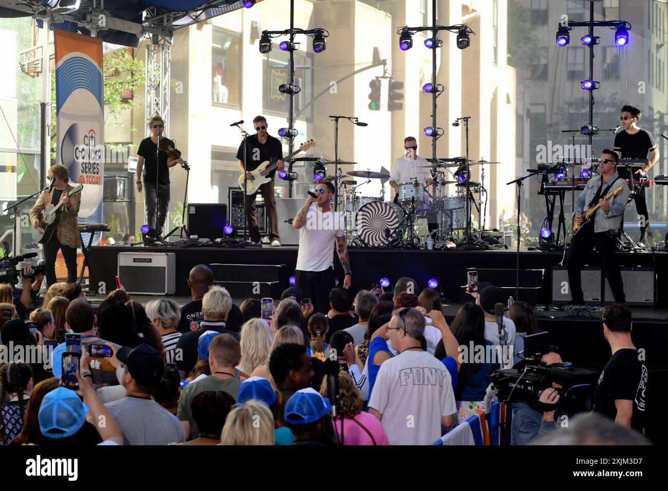 New York, USA. Juli 2024. Brent Kutzle, Eddie Fisher, Ryan Tedder, Zach Filkins und Brian Willett von OneRepublic treten am 19. Juli 2024 auf. (Foto: Efren Landaos/SIPA USA) Credit: SIPA USA/Alamy Live News Stockfoto