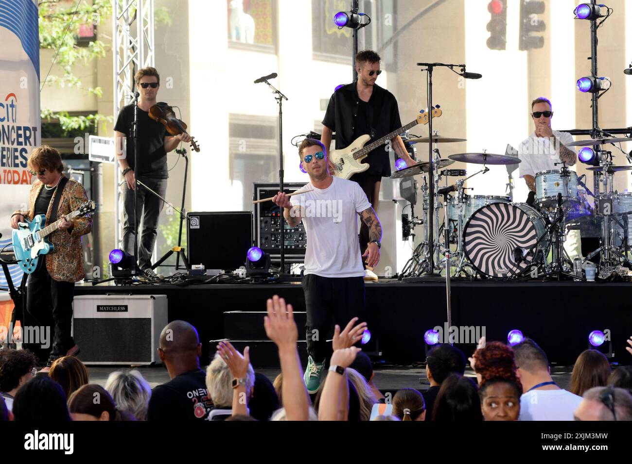 New York, USA. Juli 2024. Brent Kutzle, Eddie Fisher, Ryan Tedder, Zach Filkins und Brian Willett von OneRepublic treten am 19. Juli 2024 auf. (Foto: Efren Landaos/SIPA USA) Credit: SIPA USA/Alamy Live News Stockfoto