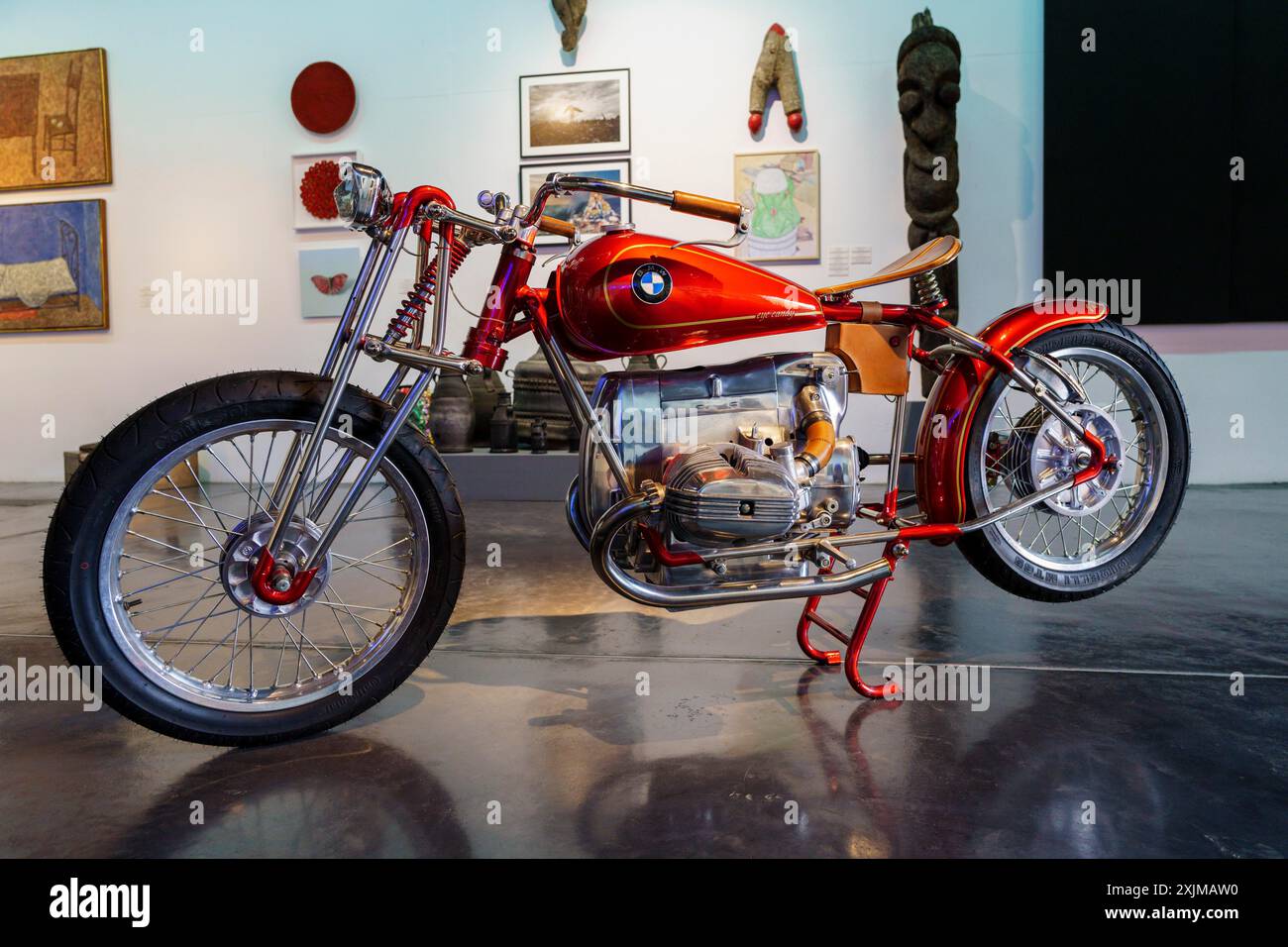 Modifiziertes Motorrad BMW r60, kein Titel, Abdessamad Jallal, Sa Bassa Blanca Museum (msbb) Yannick Vu und Ben Jakober, Alcudia, Mallorca, Spanien Stockfoto