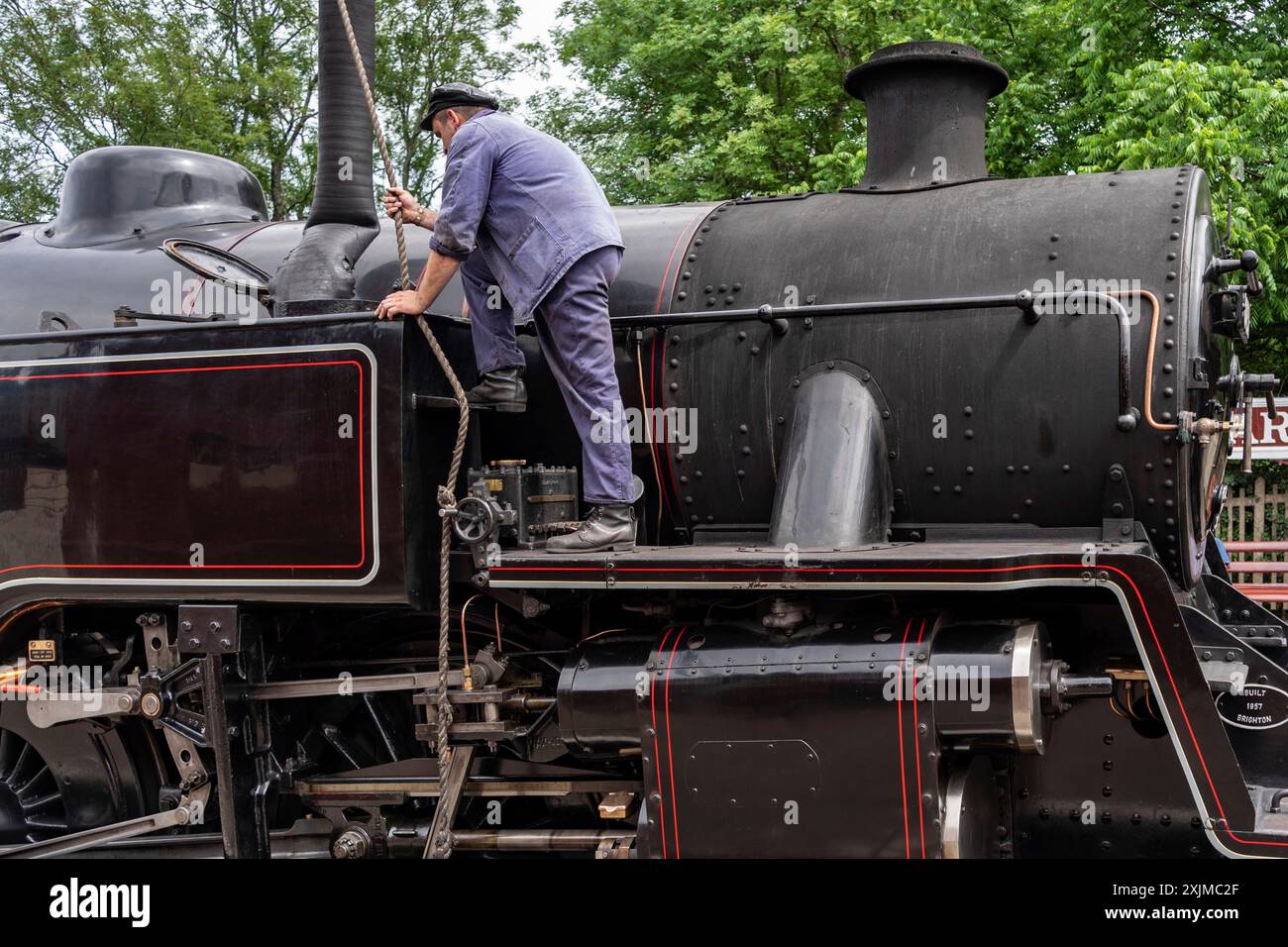 Sheffield Park East Sussex, UK, 13. Juli 2022: Die Lokomotive 80151 wurde am 13. Juli 2022 in der Station Sheffield Park mit 3000 Gallonen Wasser gefüllt. Eins Stockfoto