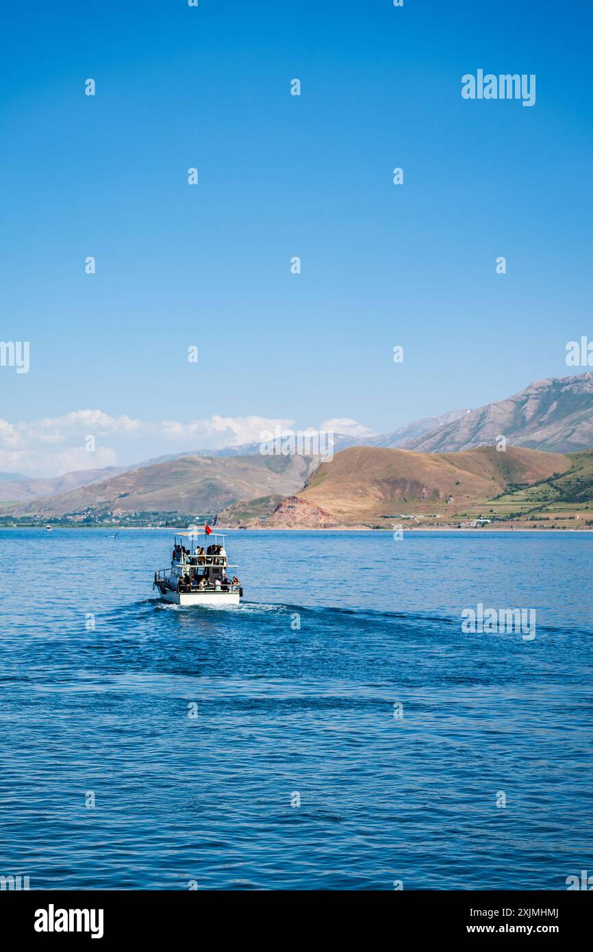 Van-Lake-Landschaft im Osten der Türkei. Blick auf den Van-See, den größten See in der Türkei und ist beliebt für Bootstouren Stockfoto