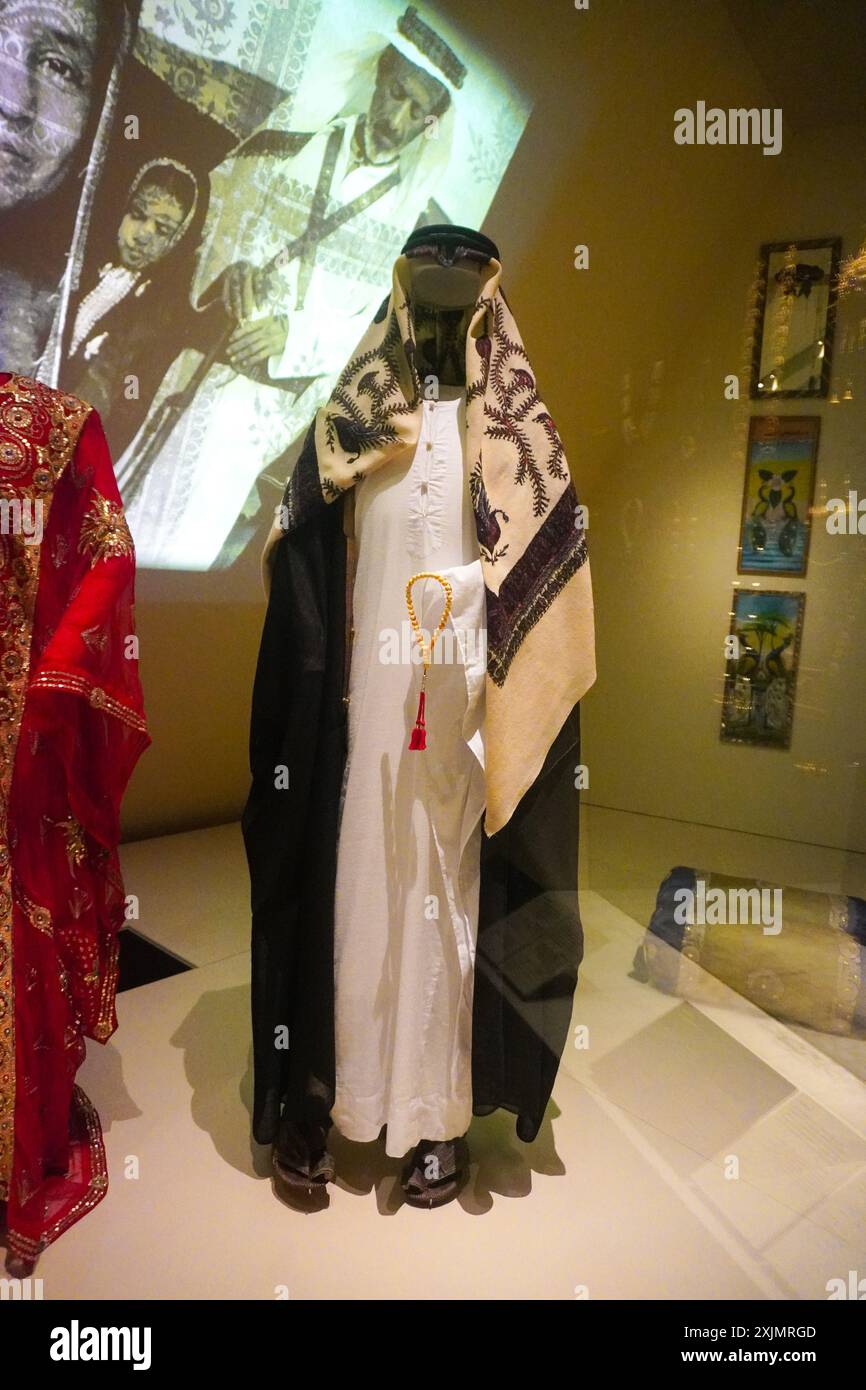 Traditionelle Kleidung aus dem Nahen Osten im Nationalmuseum von Katar in Doha, Katar Stockfoto