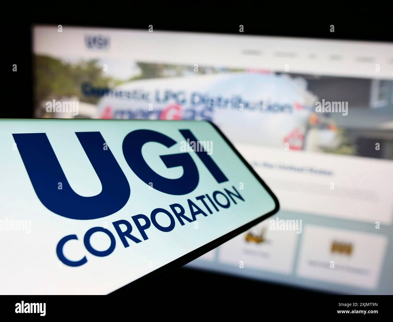 Stuttgart, 18.10.2022: Smartphone mit Logo des amerikanischen Energieunternehmens UGI Corporation auf dem Bildschirm vor der Business-Website. Konzentrieren Sie sich auf Stockfoto