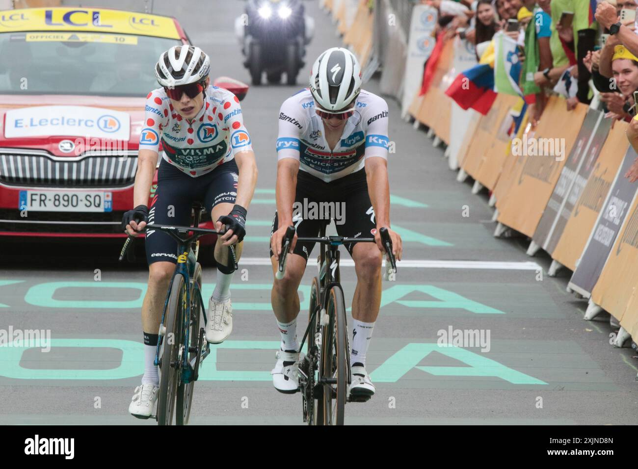 Remco Evenepoel und Jonas Vingegaard belegten gemeinsam den 2. Und 3. Platz; im Finale in Isola 2000 hinter Tadej Pogacar Tour de France 2024 Stockfoto