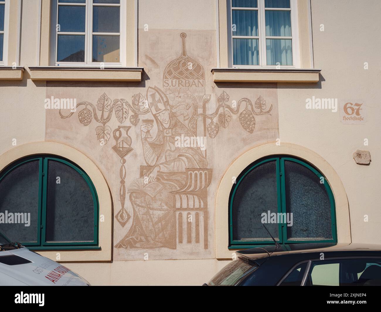 Perchtoldsdorf, Österreich - 22. JULI 2023. Historische Altstadt mit befestigtem Turm, erbaut im 15. Und 16. Jahrhundert. Stadt Perchtoldsdorf, Landkreis Moedling, Niederösterreich. Stockfoto