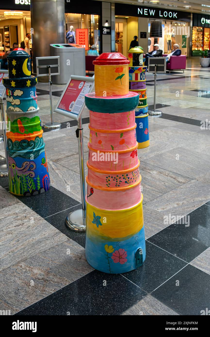 Southampton Hospitals Charity Light The South Art Trail 2024 - The Westquay Little Lights Poppi von der Netley Abbey Junior School Stockfoto