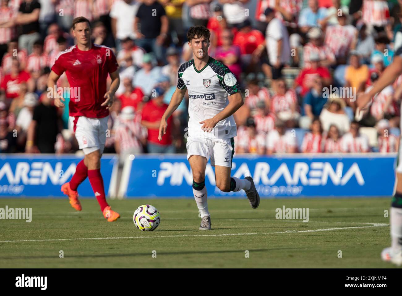 San Pedro Del Pinatar, Spanien. Juli 2024. Niall Huggins walisischer Verteidiger von Sunderland A.F.C, während des Spiels, NOTTINGHAM FOREST FC gegen SUNDERLAND AFC, erstes Sommer-Freundschaftsspiel, Pinatar Arena Football Center, San Pedro del Pinatar, Region Murcia. Juli 2024. Quelle: Pascu Méndez/Alamy Live News Stockfoto