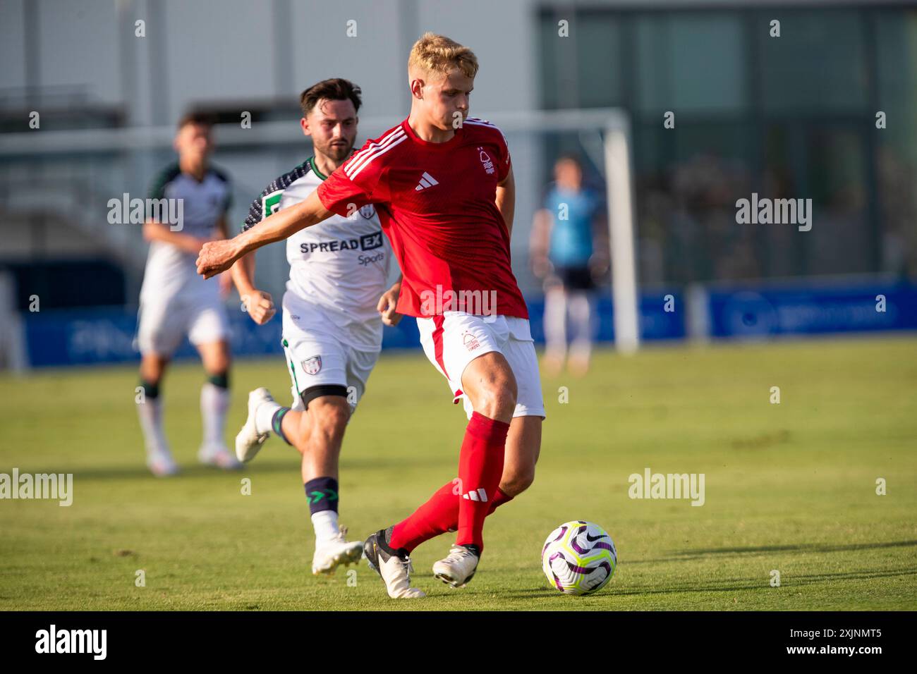 San Pedro Del Pinatar, Spanien. Juli 2024. ZACH ABBOTT aus Nottingham Forest, während des Spiels, NOTTINGHAM FOREST FC gegen SUNDERLAND AFC, erstes Sommer-Freundschaftsspiel, Pinatar Arena Football Center, San Pedro del Pinatar, Region Murcia. Juli 2024. Quelle: Pascu Méndez/Alamy Live News Stockfoto