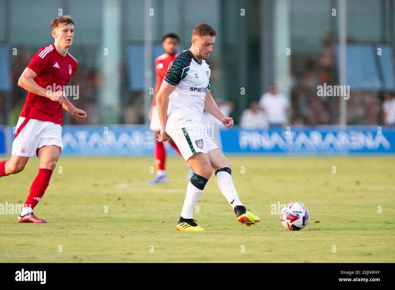 San Pedro Del Pinatar, Spanien. Juli 2024. Elliot Embleton englischer Mittelfeldspieler von Sunderland A.F.C, während des Spiels, NOTTINGHAM FOREST FC gegen SUNDERLAND AFC, erstes Sommer-Freundschaftsspiel, Pinatar Arena Football Center, San Pedro del Pinatar, Region Murcia. Juli 2024. Quelle: Pascu Méndez/Alamy Live News Stockfoto