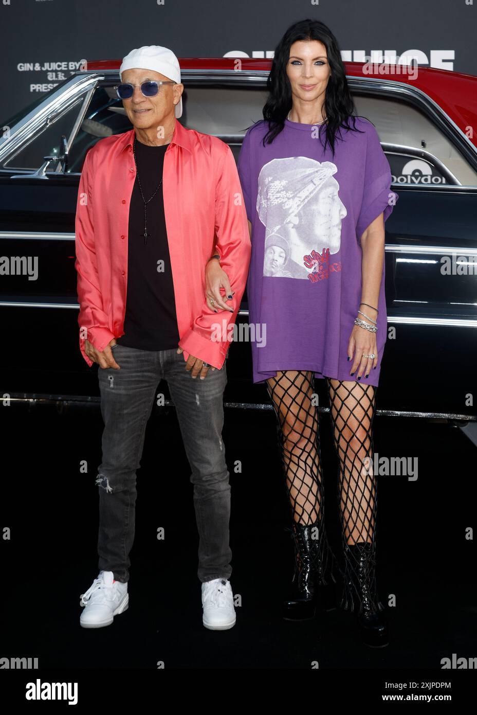 London, Großbritannien. Juli 2024. Jimmy Iovine und Liberty Ross nahmen am britischen Launch von „Gin & Juice by Dre and Snoop“ Teil, der im Flipper's Roller Boogie Palace, London, stattfand. Credit: SOPA Images Limited/Alamy Live News Stockfoto