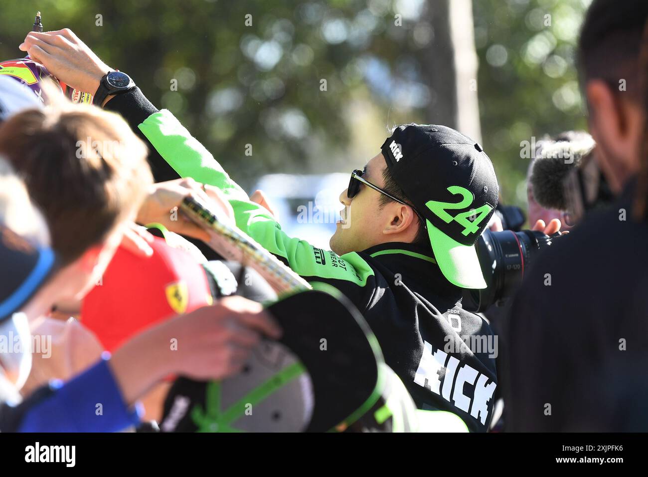 Tag 1 des Rolex Australian Formula 1 Grand Prix 2024 auf dem Albert Park Circuit in Melbourne, Victoria am 21. März 2024. Zhou Guanyu (China) vom Stake F1 Team Kick sauber. Stockfoto