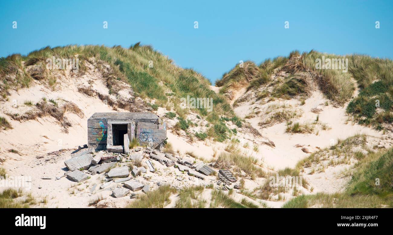 Ruine eines deutschen Bunkers in der Normandie, Frankreich aus dem Zweiten Weltkrieg, D-Day Militärinvasion der Verbündeten, Geschichte Europas Stockfoto