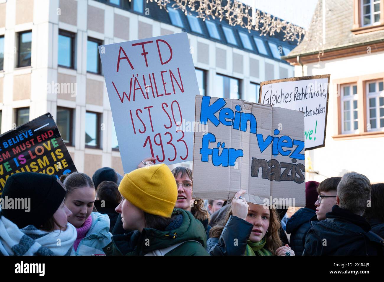 Protest gegen die rechte AFD in Trier, 28.01.2024, Demonstration für Menschenrechte, keine Diskriminierung und Rassismus, Vielfalt, humanitäre Stockfoto