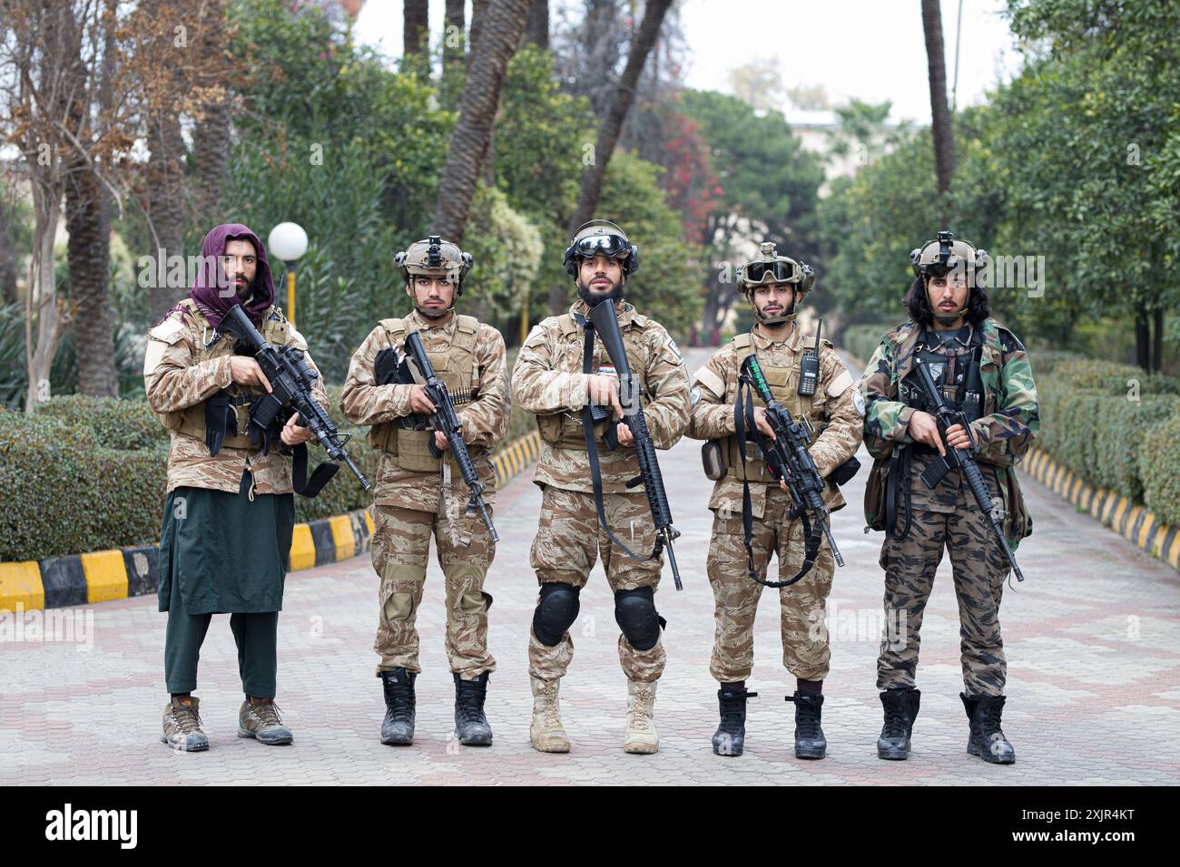 Taliban-Spezialkräfte aus den Provinzen Khost und Paktika, die sagten, dass sie seit ihrer Kindheit in TTP-Zentren ausgebildet wurden, und jetzt arbeiten sie als Stockfoto