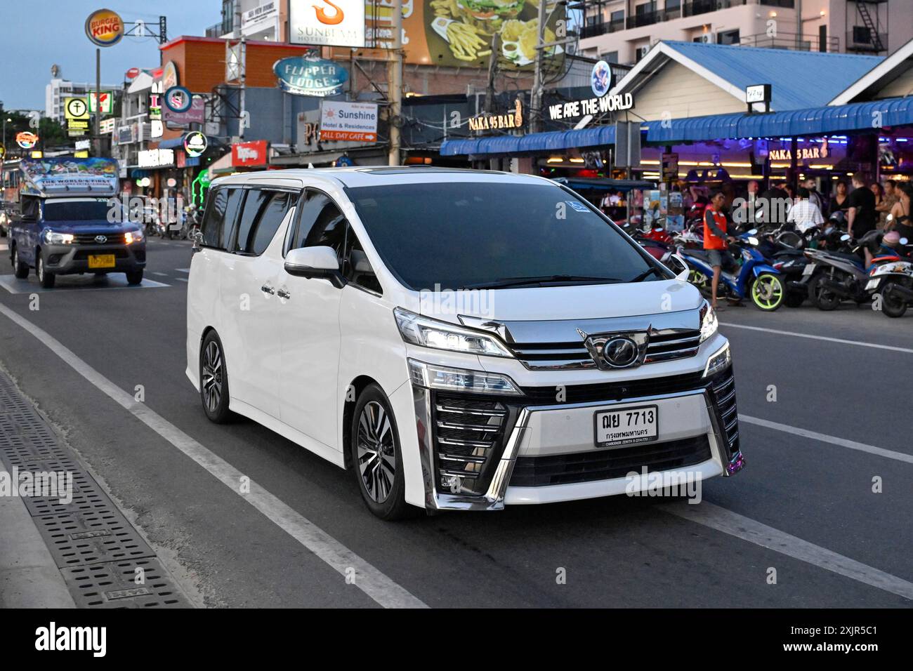 Toyota Vellfire Hybridfahrzeug Stockfoto