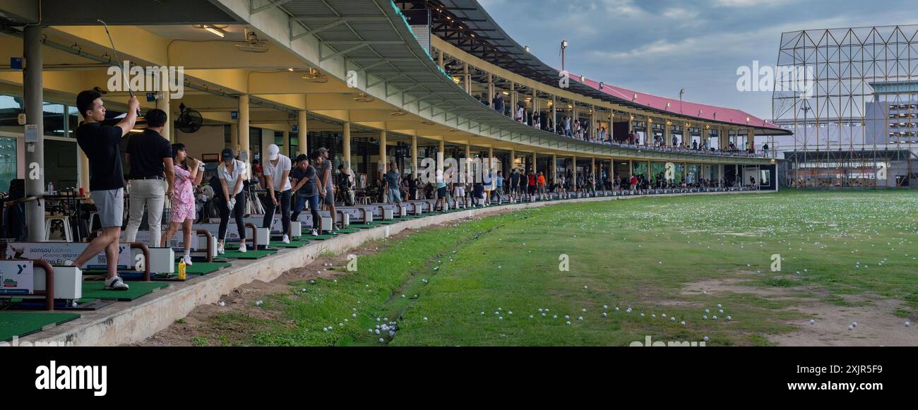 Golf Driving Range Doppeldecker Stockfoto