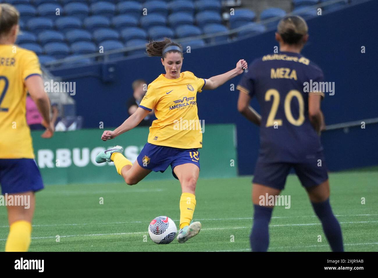 Seattle, USA. Juli 2024. Utah Royals-Verteidiger Kaleigh Riehl (18) legt am 19. Juli 2024 im Lumen Field in Seattle (Washington) einen Ball im NWSL x LIGA MX Femenil Summer Cup-Spiel Seattle Reign FC frei. (Foto: Nate Koppelman/SIPA USA) Credit: SIPA USA/Alamy Live News Stockfoto