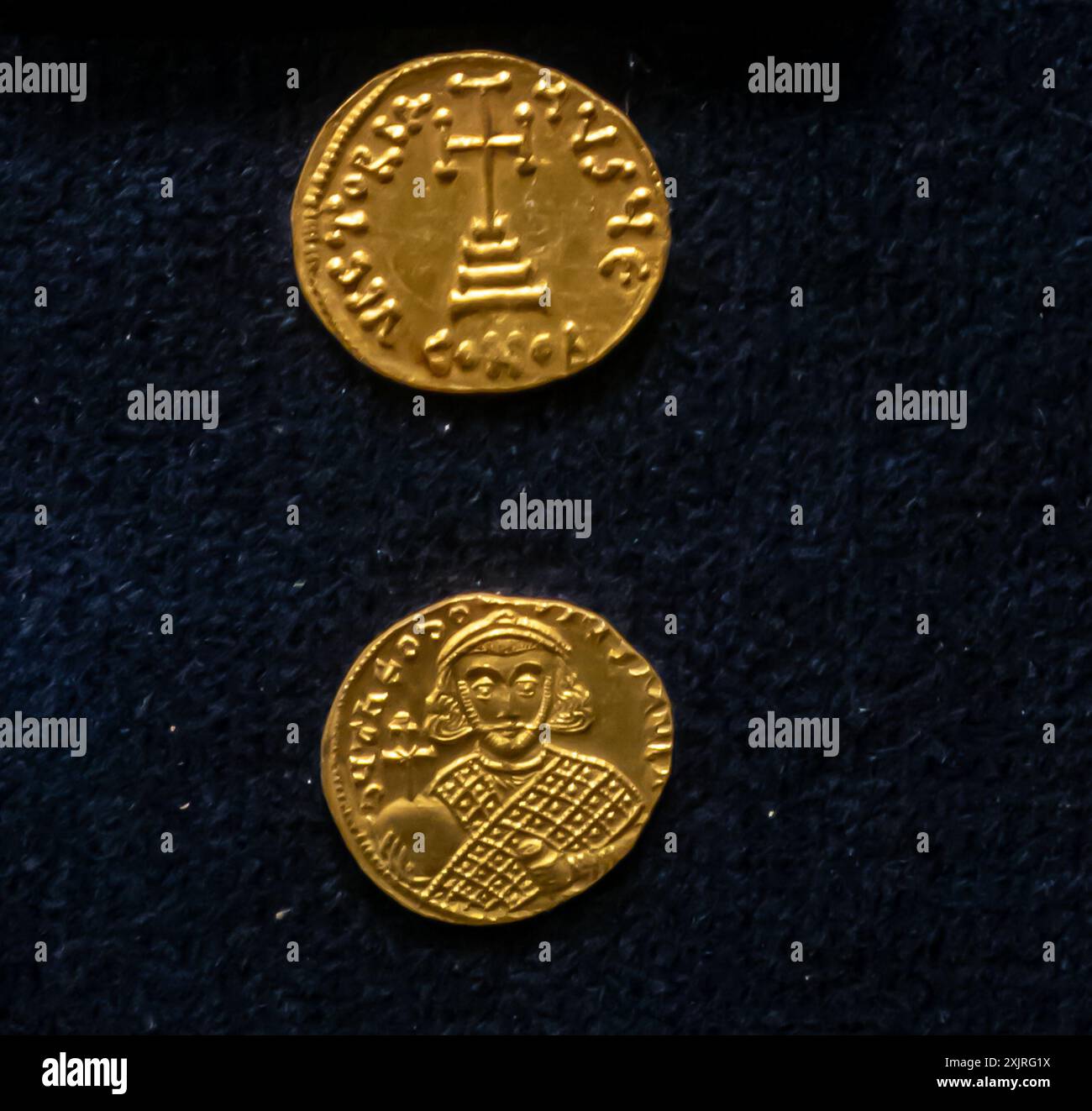 Byzantinische Goldmünzen, Kaiser Theodosius III. (716 n. Chr.) 9. Jahrhundert n. Chr., Oströmisches Reich, Smyrna Stockfoto