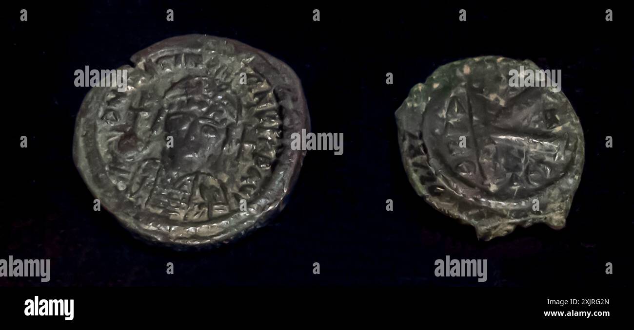 Byzantinische Bronzemünzen, Gedenkmünzen, Follis 6. Jahrhundert n. Chr., Oströmisches Reich, Smyrna Stockfoto