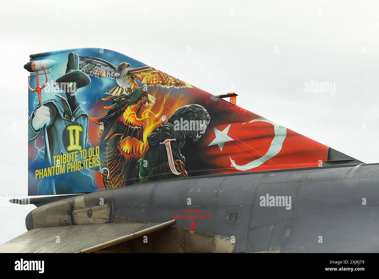 Farbenfroher gemalter Schwanz der türkischen Luftwaffe F-4E Phantom II während des Royal International Air Tattoo in der RAF Fairford, Gloucestershire, England am Samstag, den 20. Juli 2024. (Foto: Jon Hobley | MI News) Credit: MI News & Sport /Alamy Live News Stockfoto