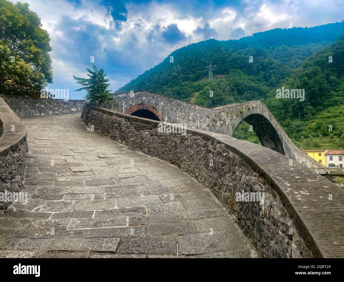Toskana, Italien, Appenninen, Berge, dramatischer Himmel, Sommer, ländlich, Ponte del Diavolo, Il ponte del Diavolo e di Matilda di Canossa Stockfoto