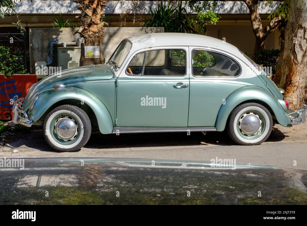 Klassischer zweifarbiger VW Käfer, Ibiza, Spanien Stockfoto