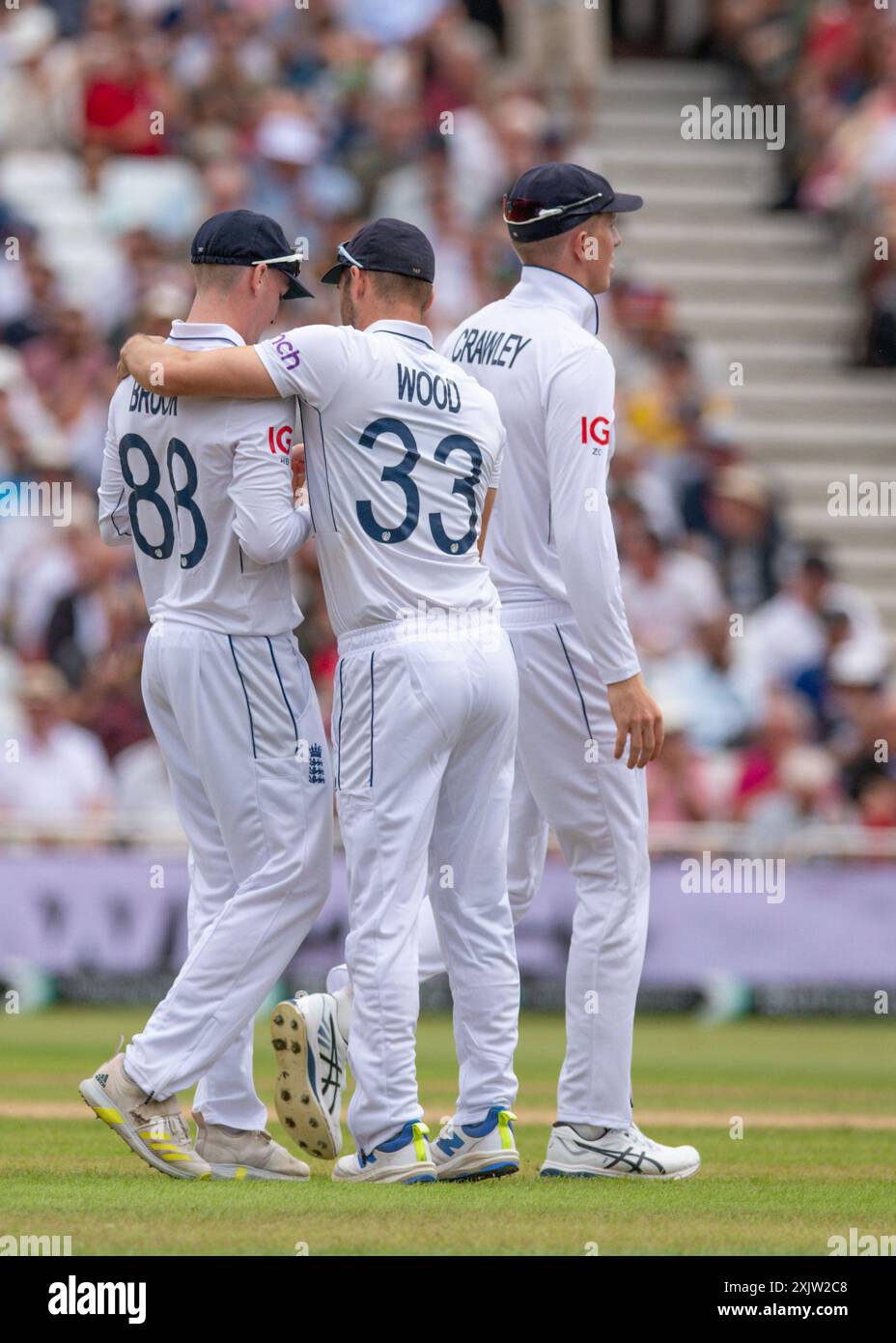 Juli 2024. Nottingham, Vereinigtes Königreich, Trent Bridge Cricket Ground. 18-22. Juli 2024. International Cricket Test Match – (England gegen West Indies Men) im Bild: England feiert Harry Brook für Kevin Sinclair. Quelle: Mark Dunn/Alamy Live News Stockfoto