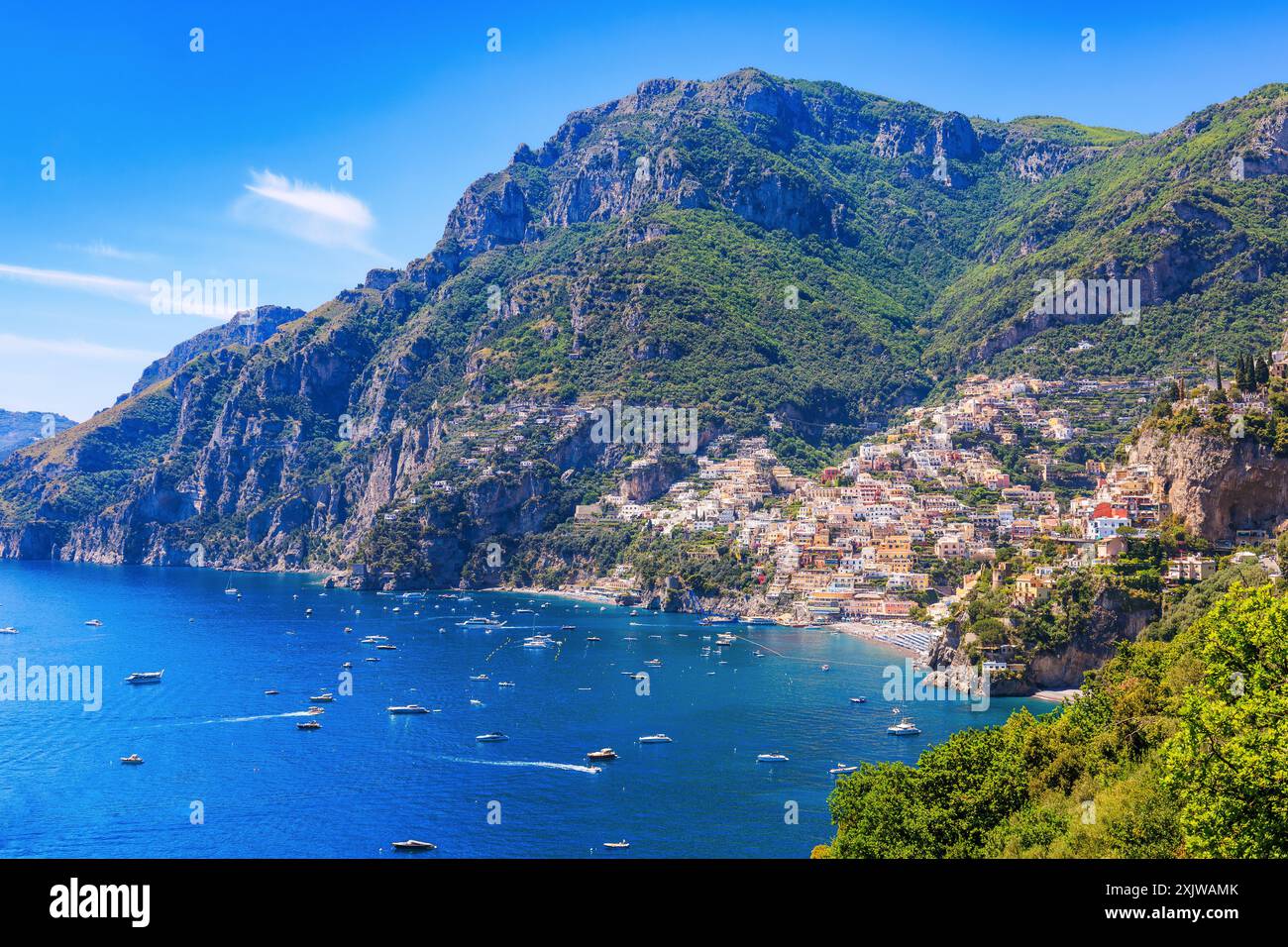 Amalfiküste, Italien. Blick auf Positano und die Amalfiküste. Stockfoto