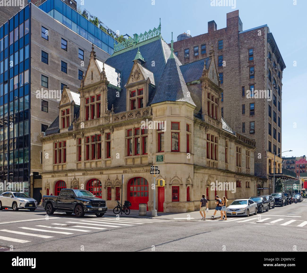 NYC Chinatown: 87 Lafayette Street, ehemaliger Sitz der Engine Company 31, dieses Wahrzeichen von NYC beherbergt heute den Dokumentarfilmproduzenten DCTV und sein Theater. Stockfoto