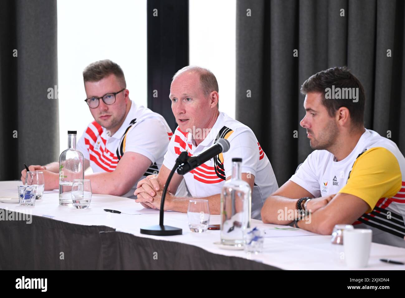 Hasselt, Belgien. Juli 2024. Track Sprint Trainer Jonathan Mitchell, Track Coach Tim Carswell und belgischer Radsport Trainer Kenny de Ketele im Rahmen einer Pressekonferenz beim Media Day im Team Belgium Base Camp for Track Cycling und BMX am Samstag, den 20. Juli 2024 in Hasselt, in Vorbereitung auf die bevorstehenden Olympischen Spiele 2024 in Paris. BELGA FOTO JOHN THYS Credit: Belga News Agency/Alamy Live News Stockfoto