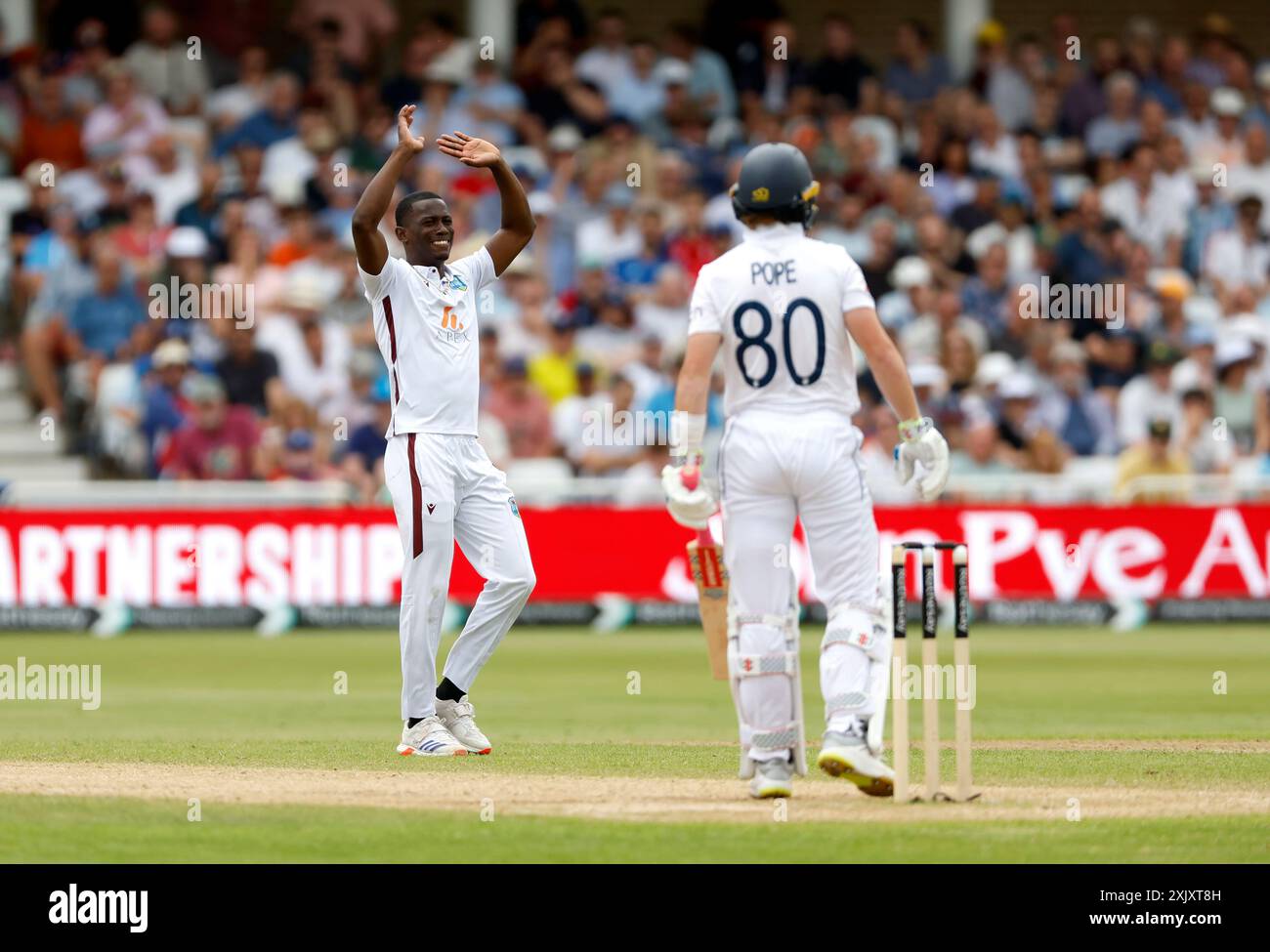 Shamar Joseph appelliert erfolglos für den LBW-Wicket von Englands Ollie Pope am dritten Tag des zweiten Rothesay Test Matches in Trent Bridge, Nottingham. Bilddatum: Samstag, 20. Juli 2024. Stockfoto