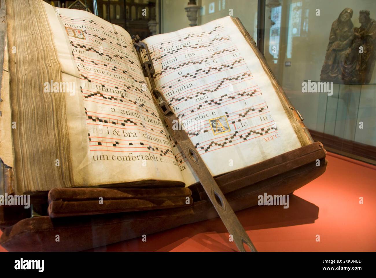 Seltenes Buch im Benediktinerpalast - Keller des Benediktinerlikörs - Fecamp, Normandie, Frankreich Stockfoto