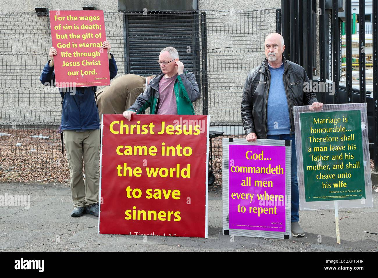 Glasgow, Großbritannien. Juli 2024. Während Tausende von ihnen Glasgow Pride unterstützten, gab es eine kleine Gegendemonstration gegen den schwulen Lebensstil. Quelle: Findlay/Alamy Live News Stockfoto