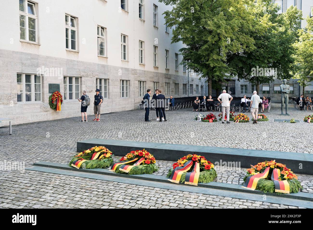 20.07.2024,Berlin,Gedenkstätte Deutscher Widerstand - heute vor 80 Jahren am 20.Juli 1944 misslang das Attentat auf Adolf Hitler *** 20 07 2024,Berlin,Gedenkstätte Deutscher Widerstand vor 80 Jahren heute am 20. Juli 1944 scheiterte der Attentat auf Adolf Hitler Stockfoto