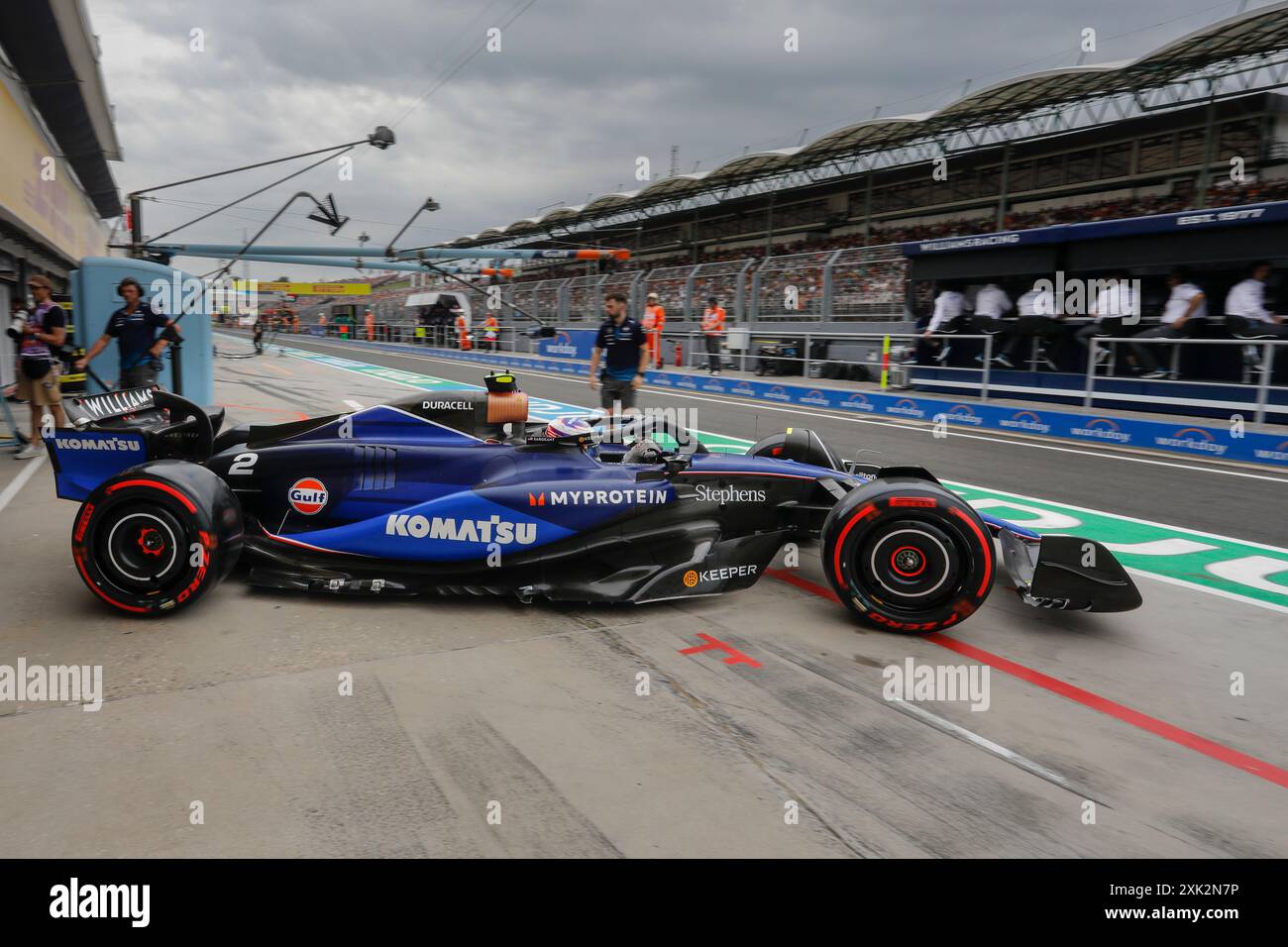 Mogyorod, Ungarn. Juli 2024. Formel 1 großer Preis von Ungarn in Hungaroring, Ungarn. Im Bild: Logan Sargeant (USA) von Williams Racing in Williams FW46 während der dritten Trainingseinheit © Piotr Zajac/Alamy Live News Stockfoto
